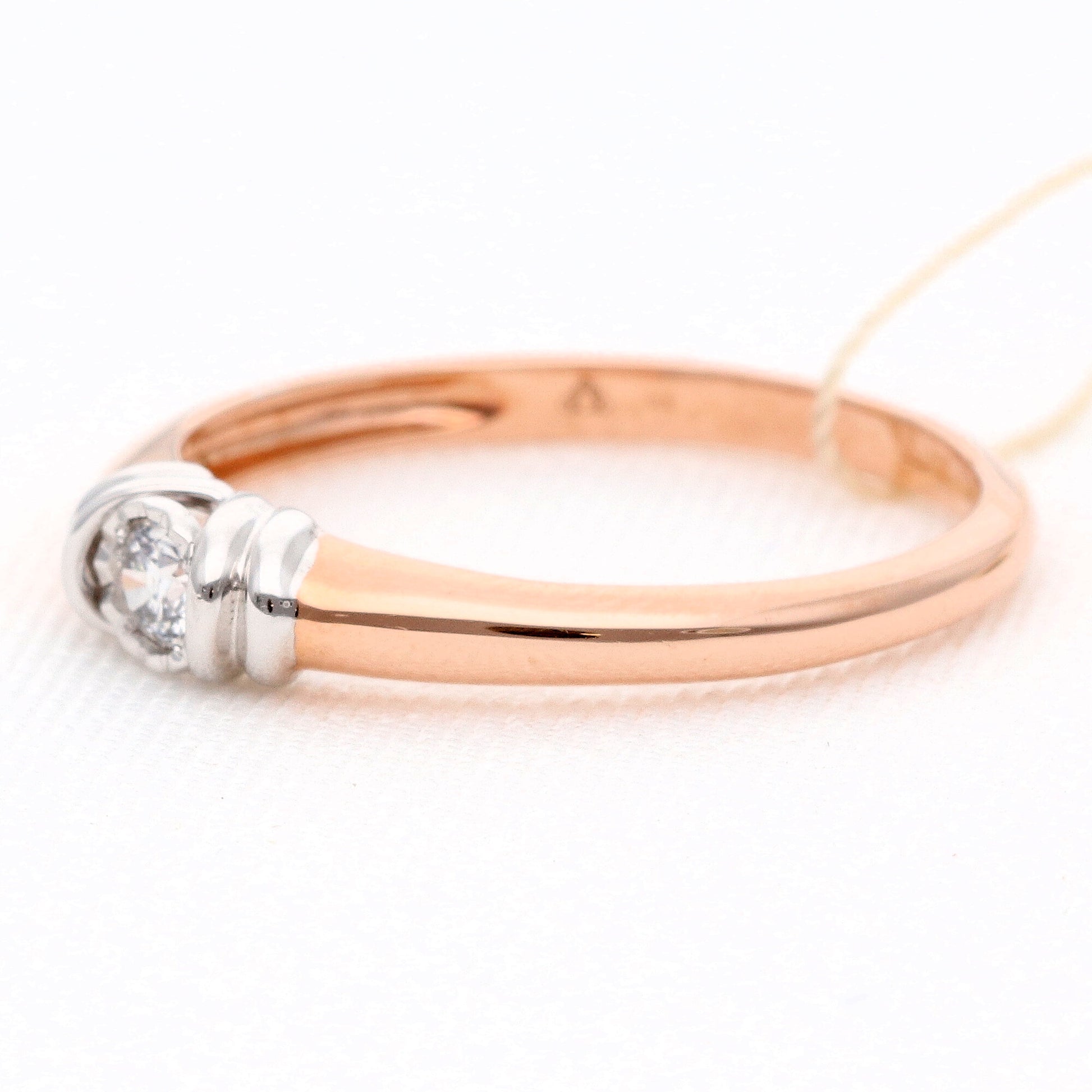 Auksinis žiedas su deimantu  0,08ct vestuviniaiziedai.lt