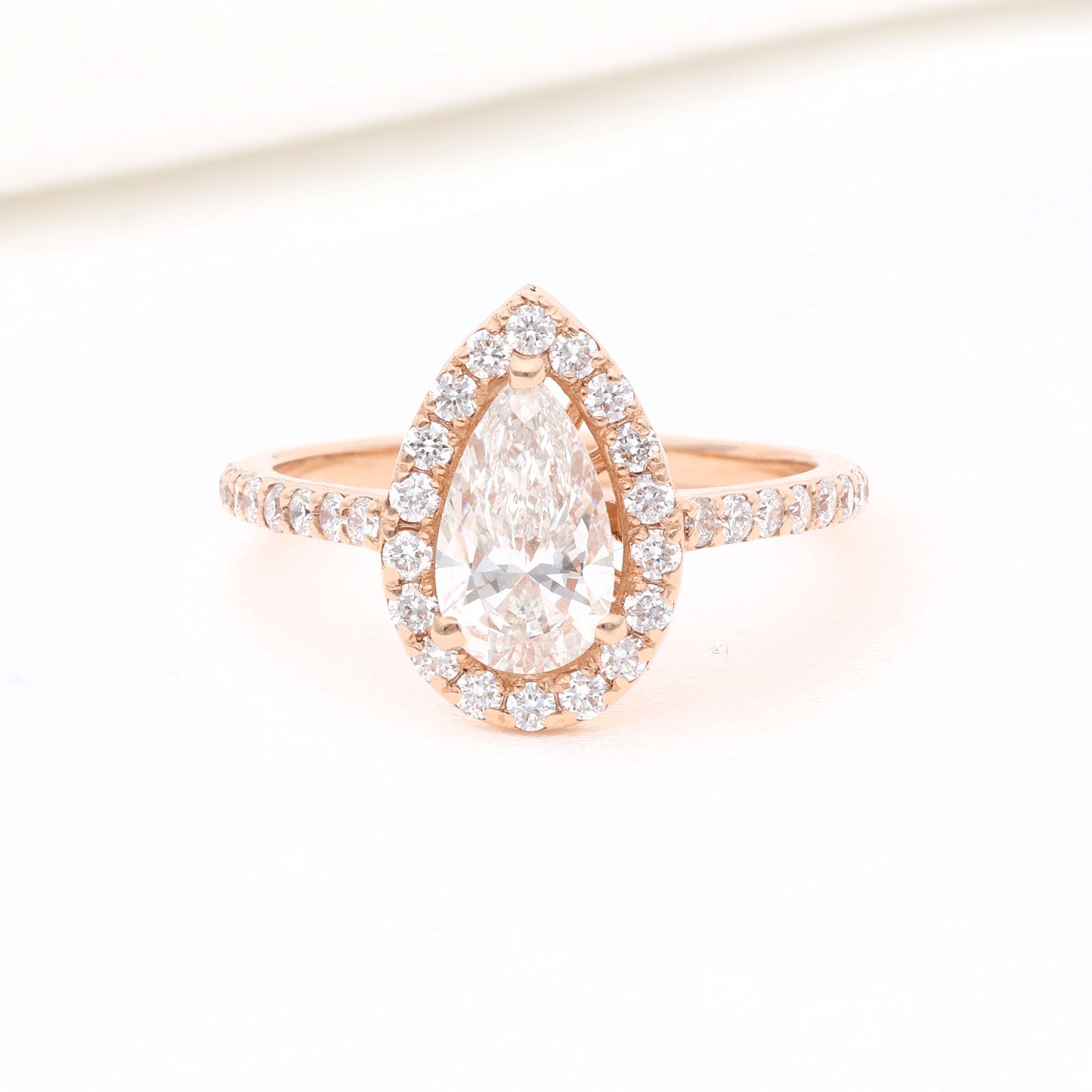 Žiedas su sintetiniais deimantais vestuviniaiziedai.lt