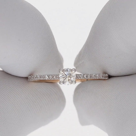 Rausvo aukso sužadėtuvių žiedas su deimantu – žiedai sužadėtuvėms kaina