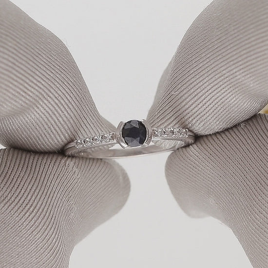 Subtilus moteriškas sužadėtuvių žiedas su deimantu