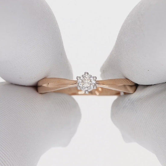 Balto aukso žiedas su briliantu – sužadėtuvių žiedai internetu